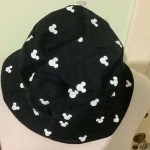 Bucket Hat Vacations Travel Beach One size Reversible Black/White NWT